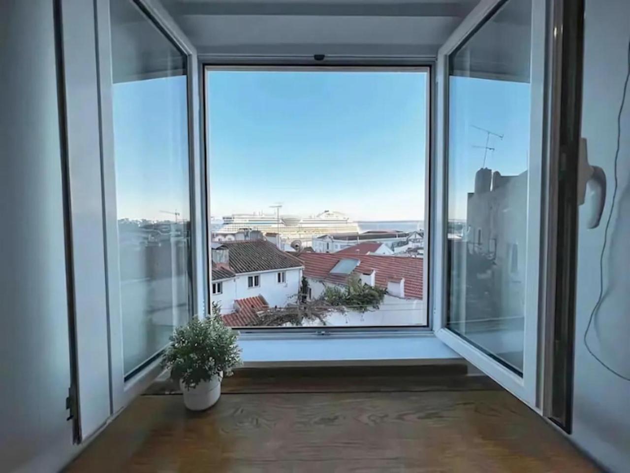 Stunning River View In Historic Alfama Appartement *