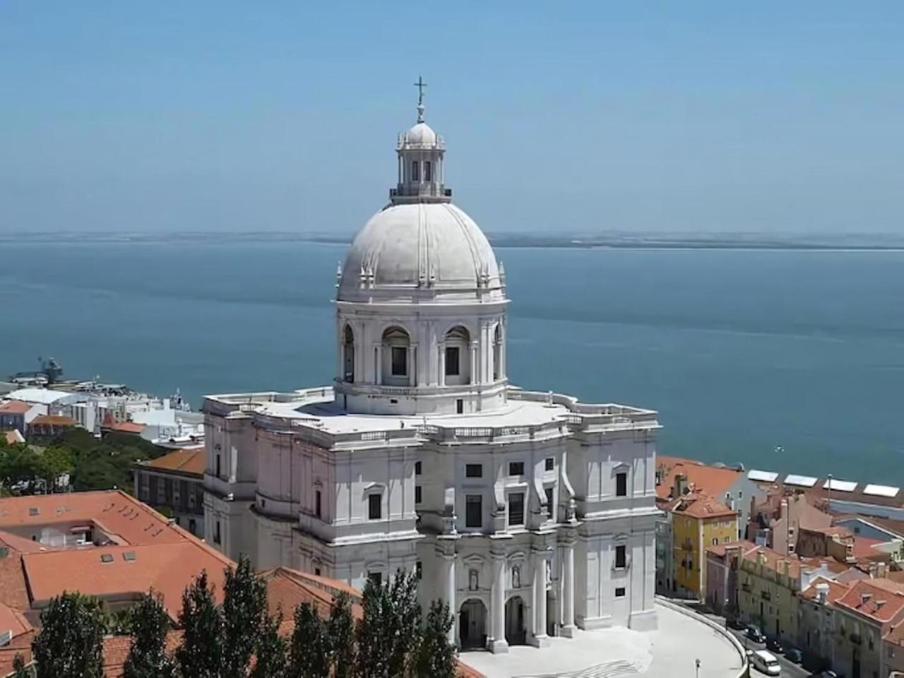 Stunning River View In Historic Alfama Appartement *