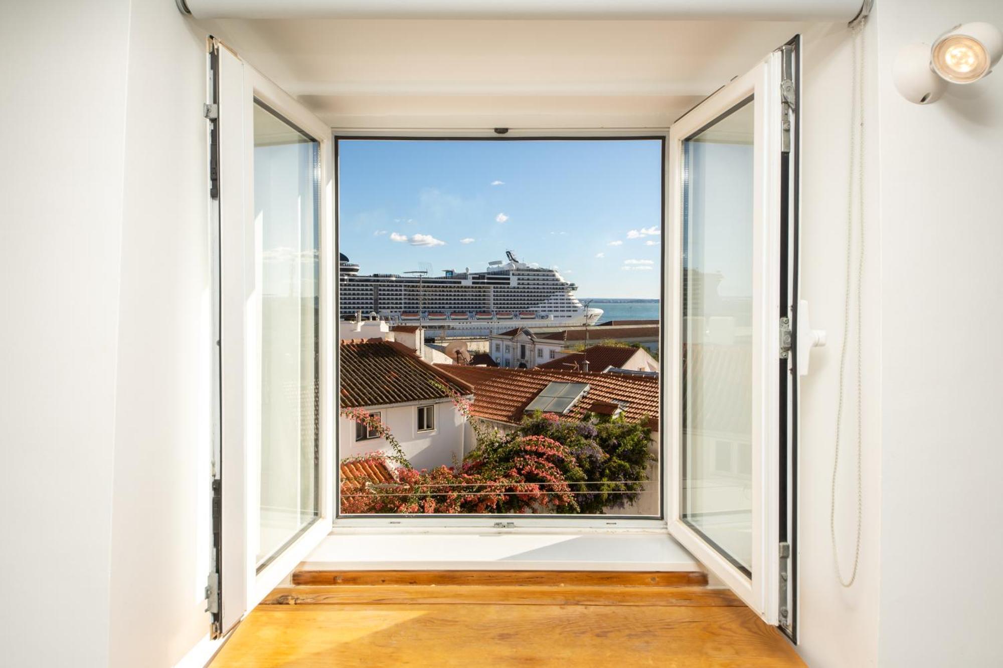 Stunning River View In Historic Alfama Appartement
