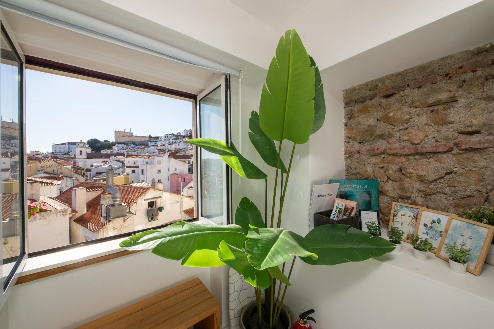 Stunning River View In Historic Alfama Appartement Lissabon