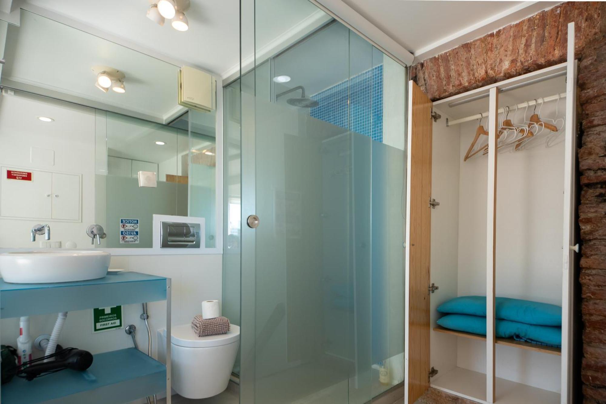 Stunning River View In Historic Alfama Appartement Lissabon